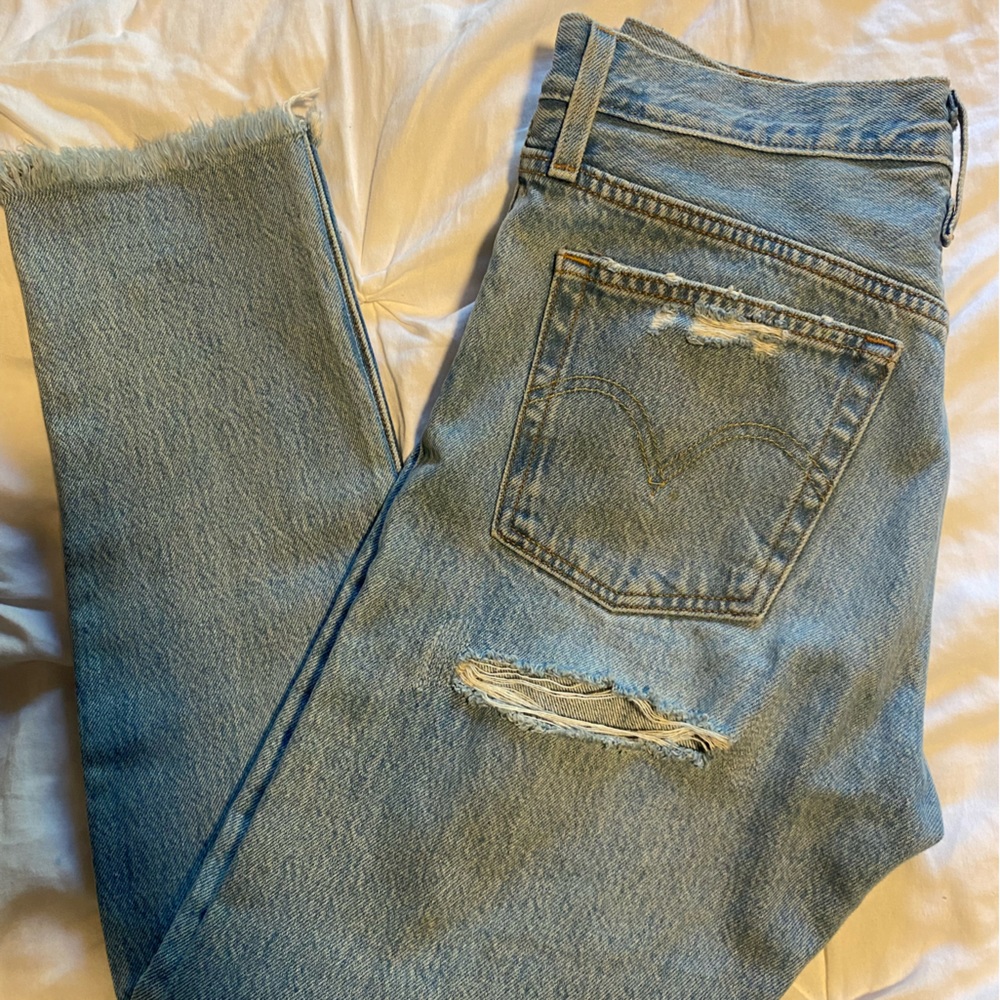Women’s 501 s Levi’s distressed size 26 jeans